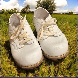 Willits White Leather Dress Shoes with Lace-Up Design size7.5EEE